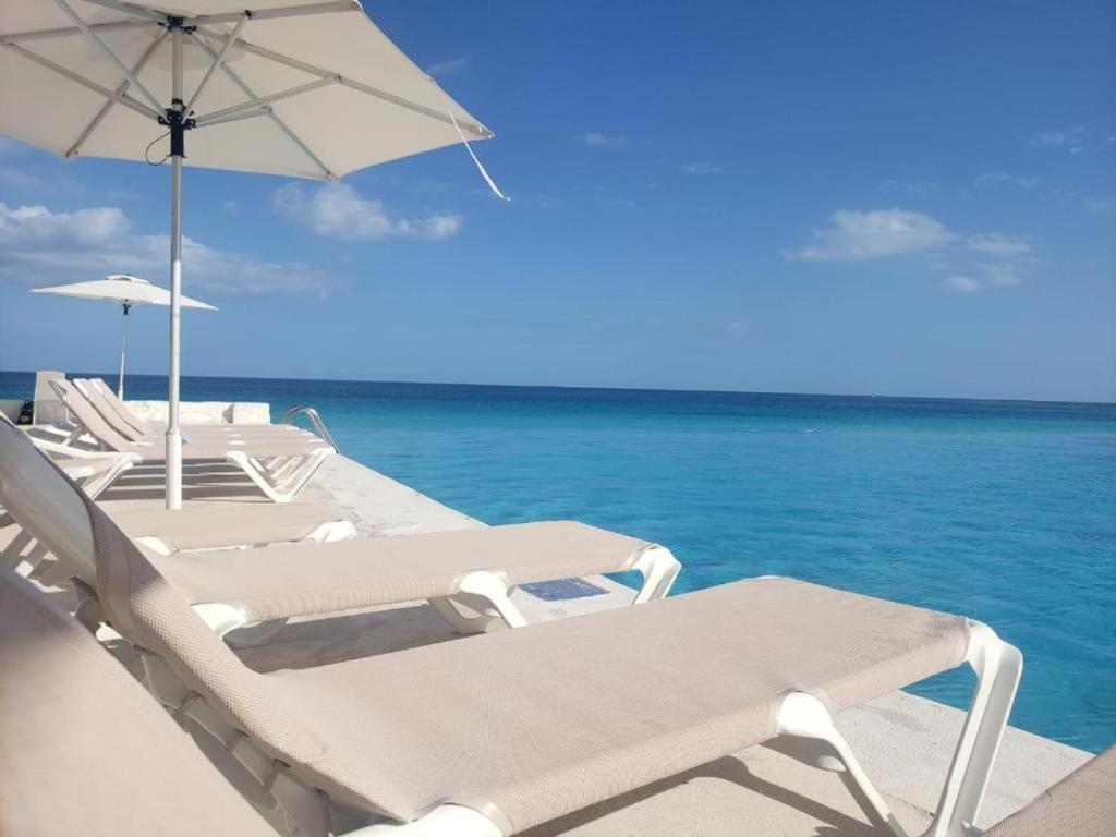 Beachfront Studio With Ocean View Cancun Exterior photo