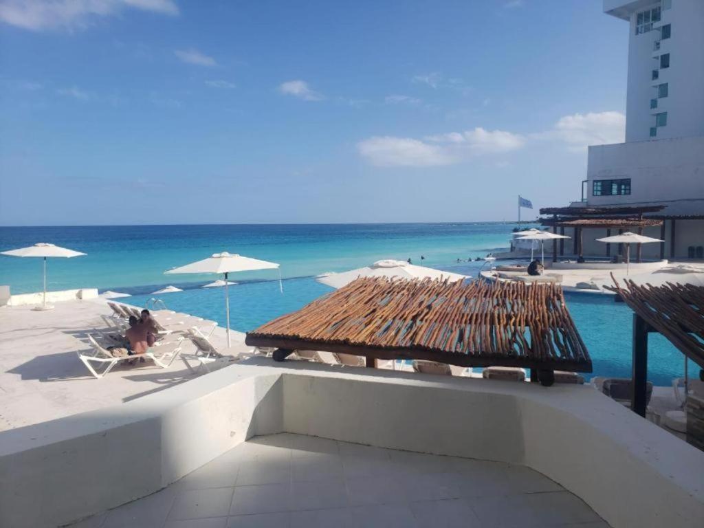 Beachfront Studio With Ocean View Cancun Exterior photo